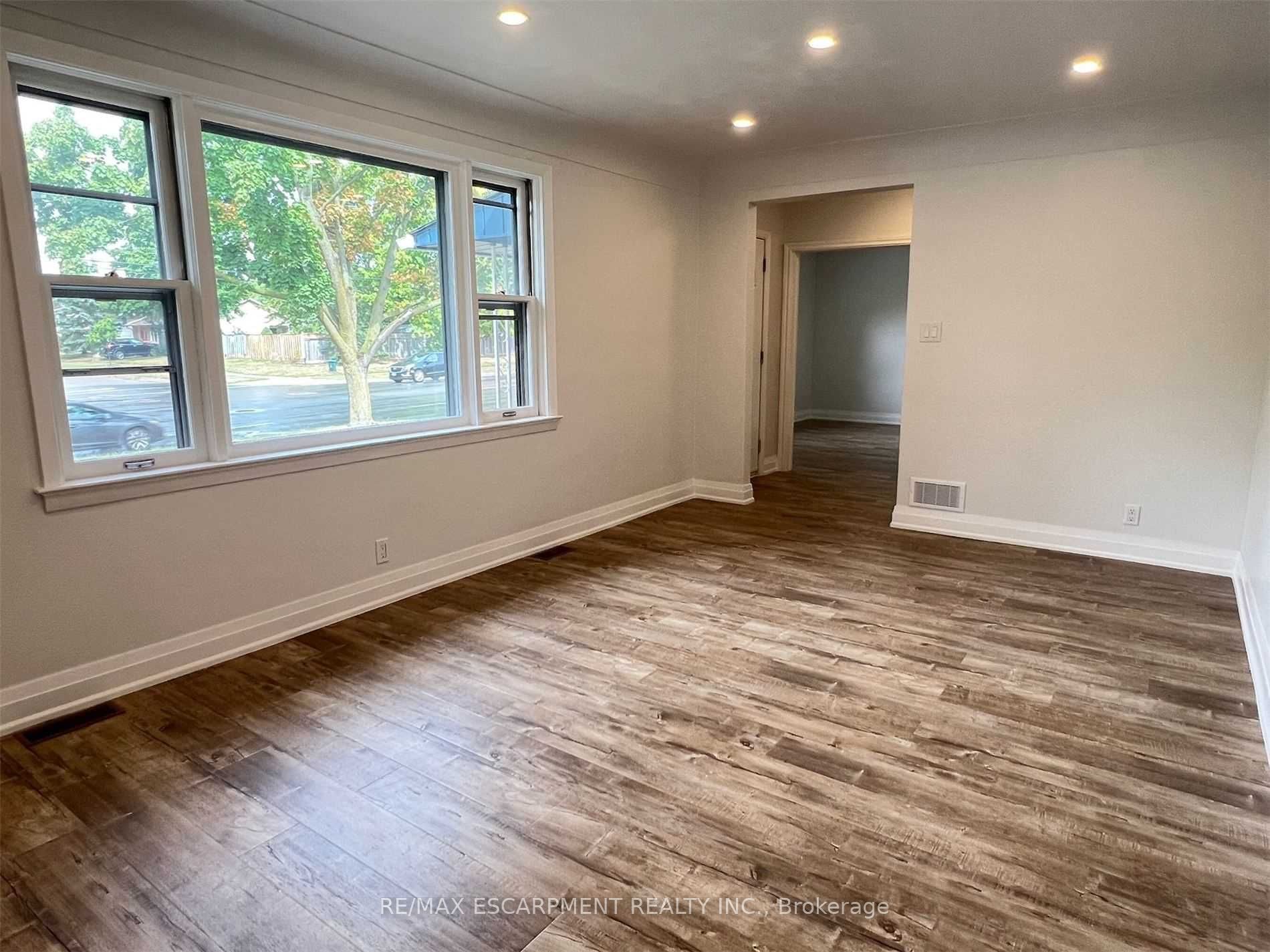 #main - 4328 New Street Property Photo 7