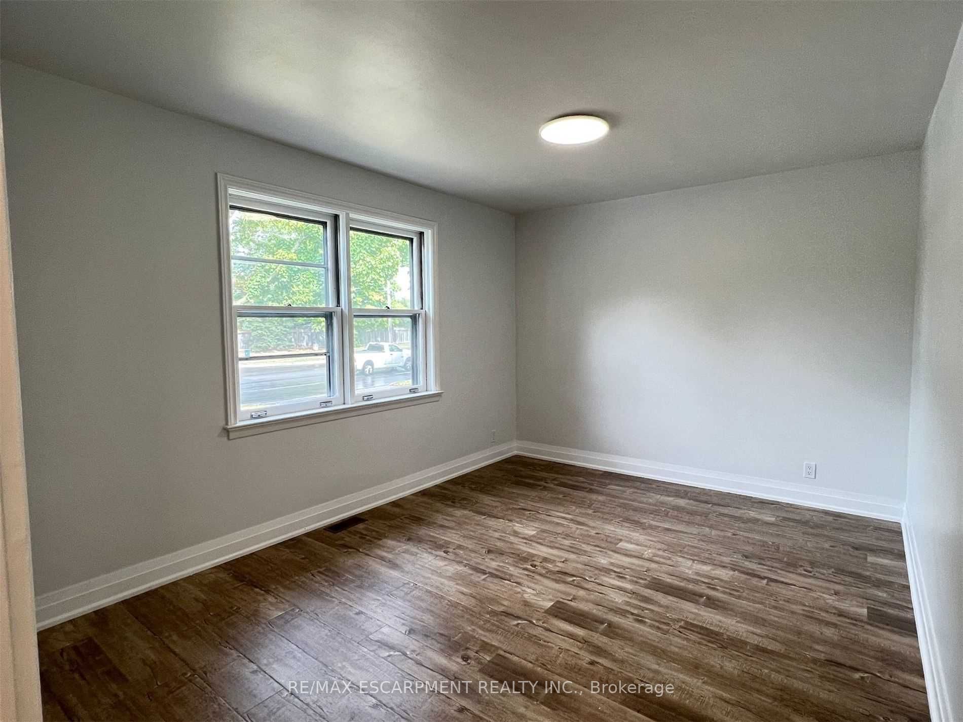 #main - 4328 New Street Property Photo 8