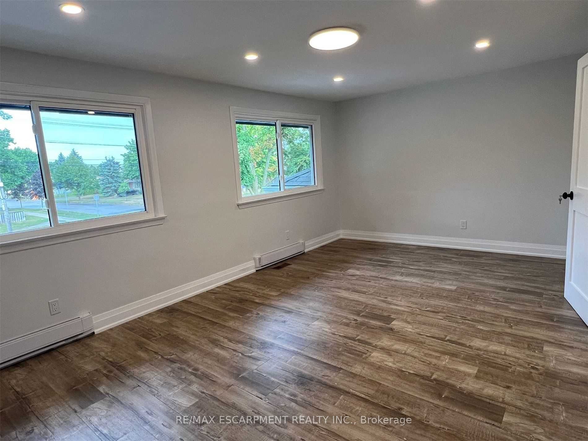 #main - 4328 New Street Property Photo 9