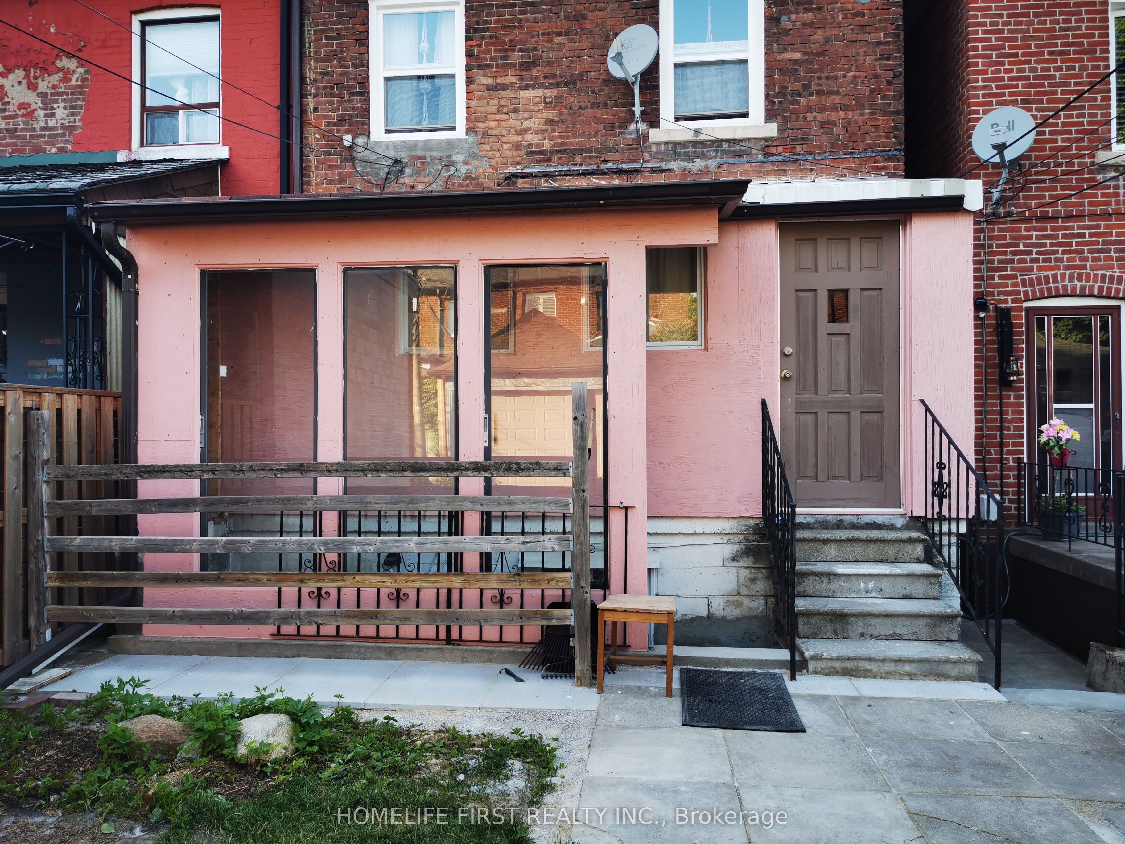 141 Essex Street Property Photo 3