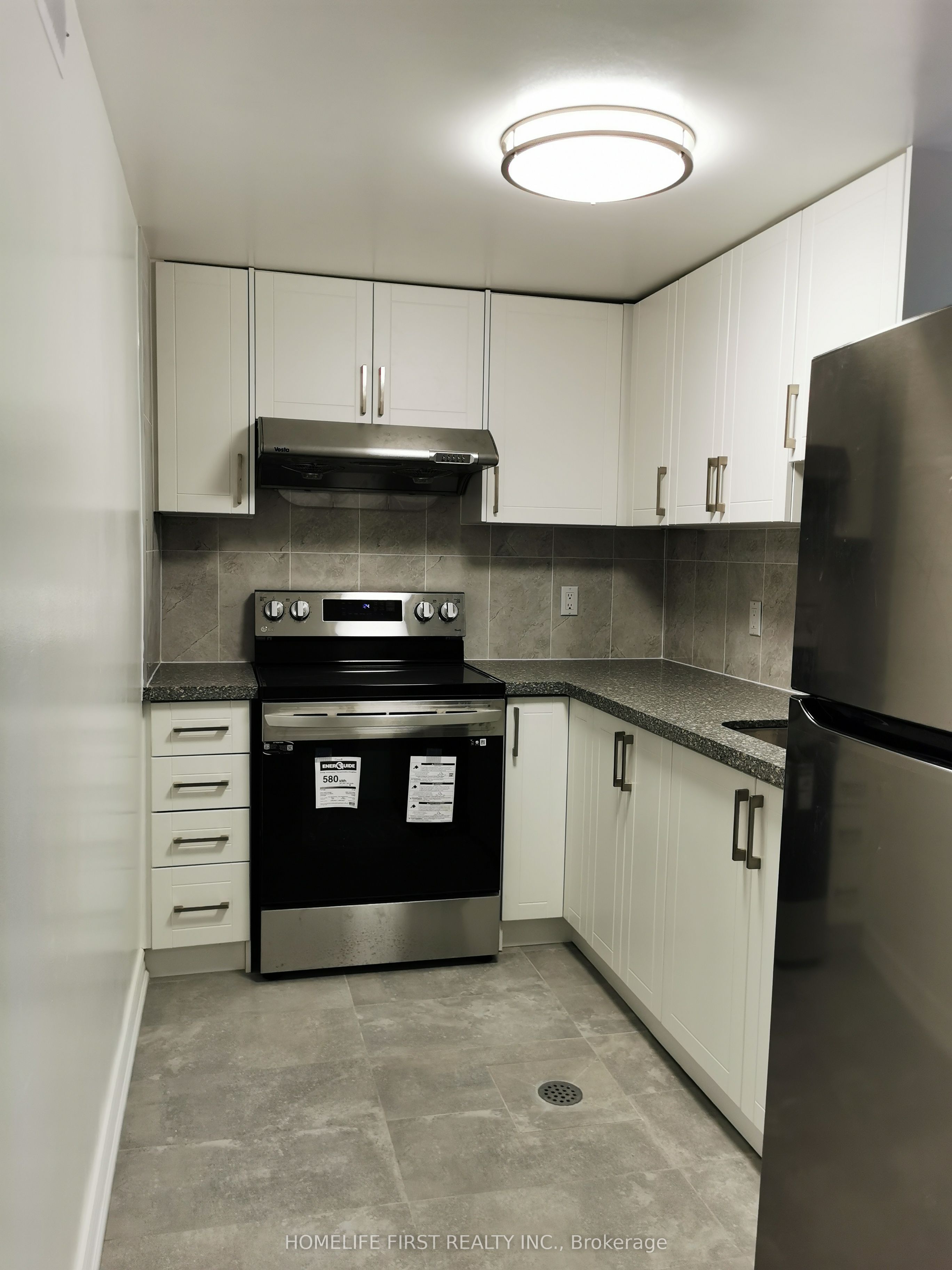 141 Essex Street Property Photo 4
