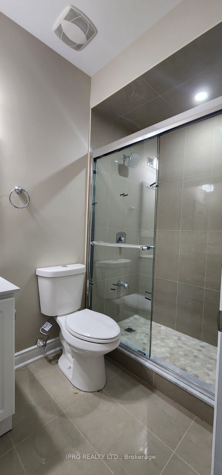 71 Ivor Crescent Basement Property Photo 4