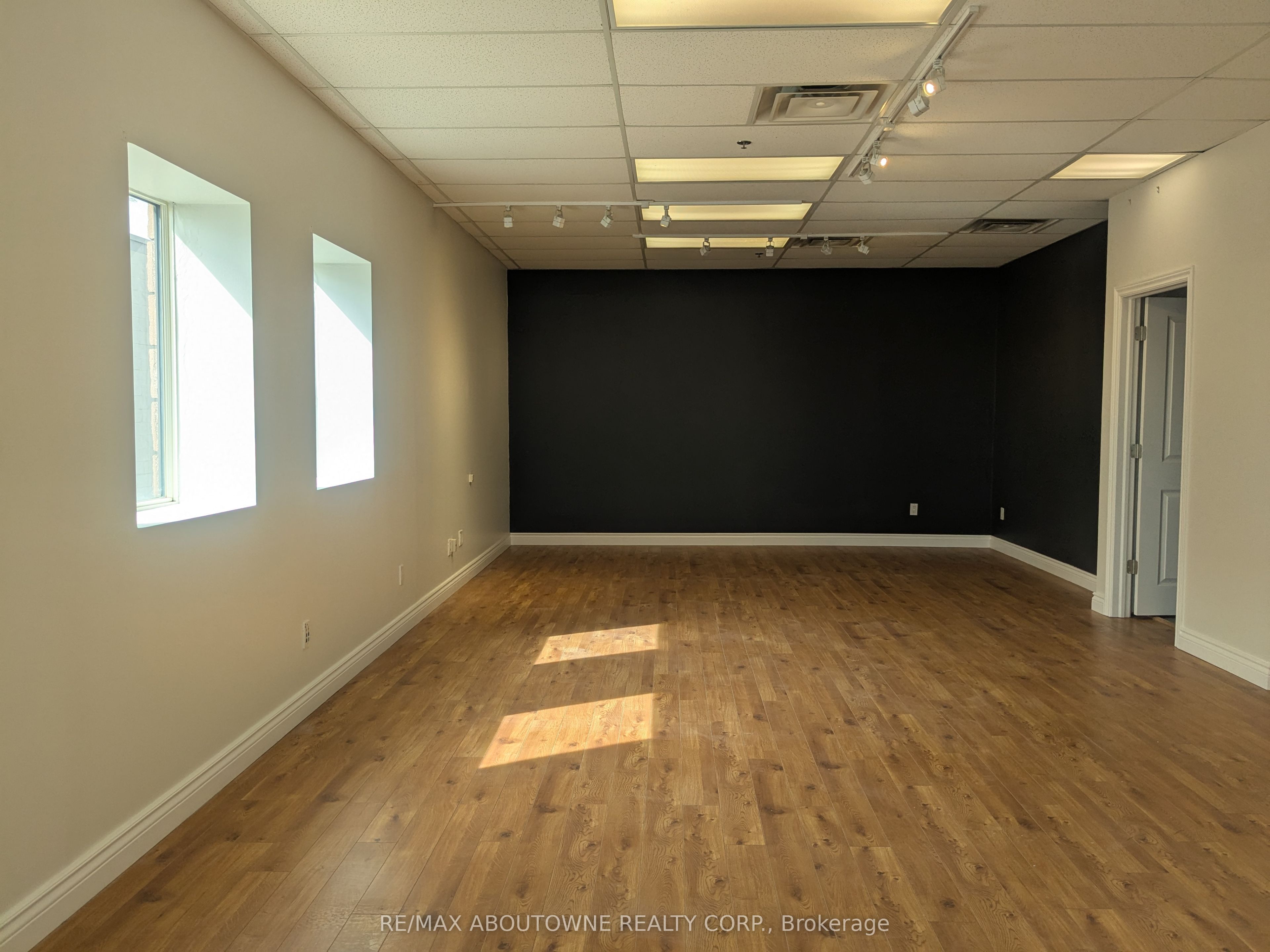 #1 - 5125 Harvester Road Property Photo 3