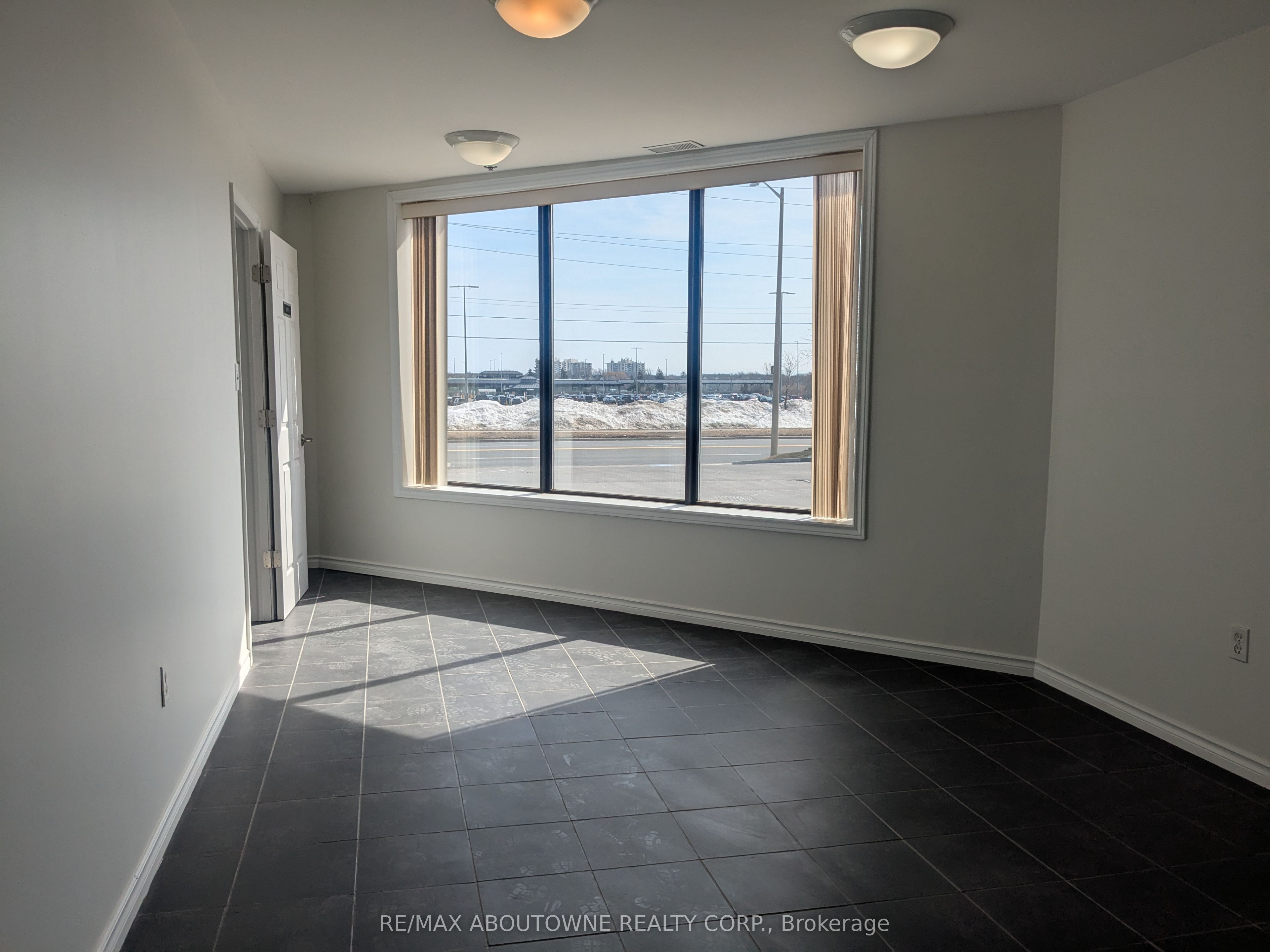 #1 - 5125 Harvester Road Property Photo 6