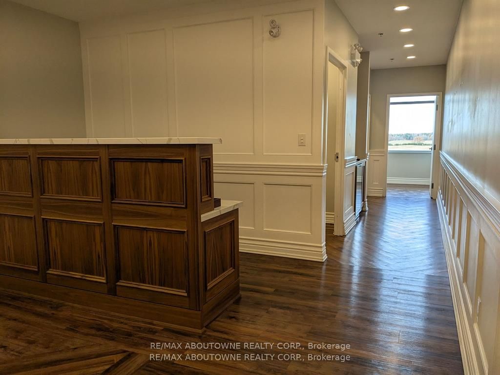 #412 - 3075 Hospital Gate Property Photo 3