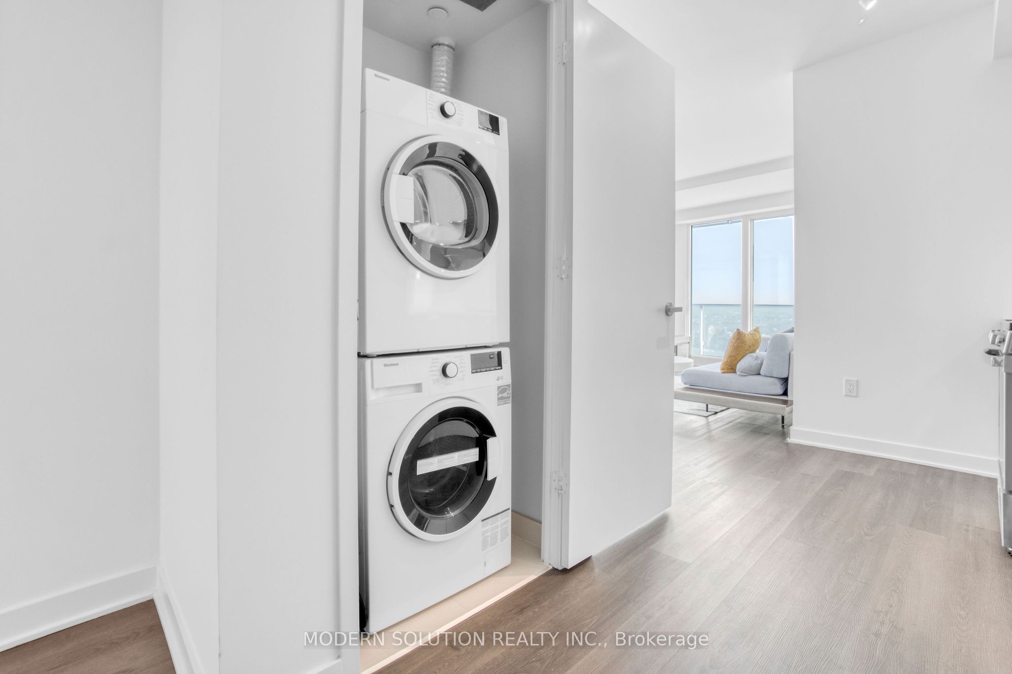 #4510 - 3900 Confederation Parkway Property Photo 24