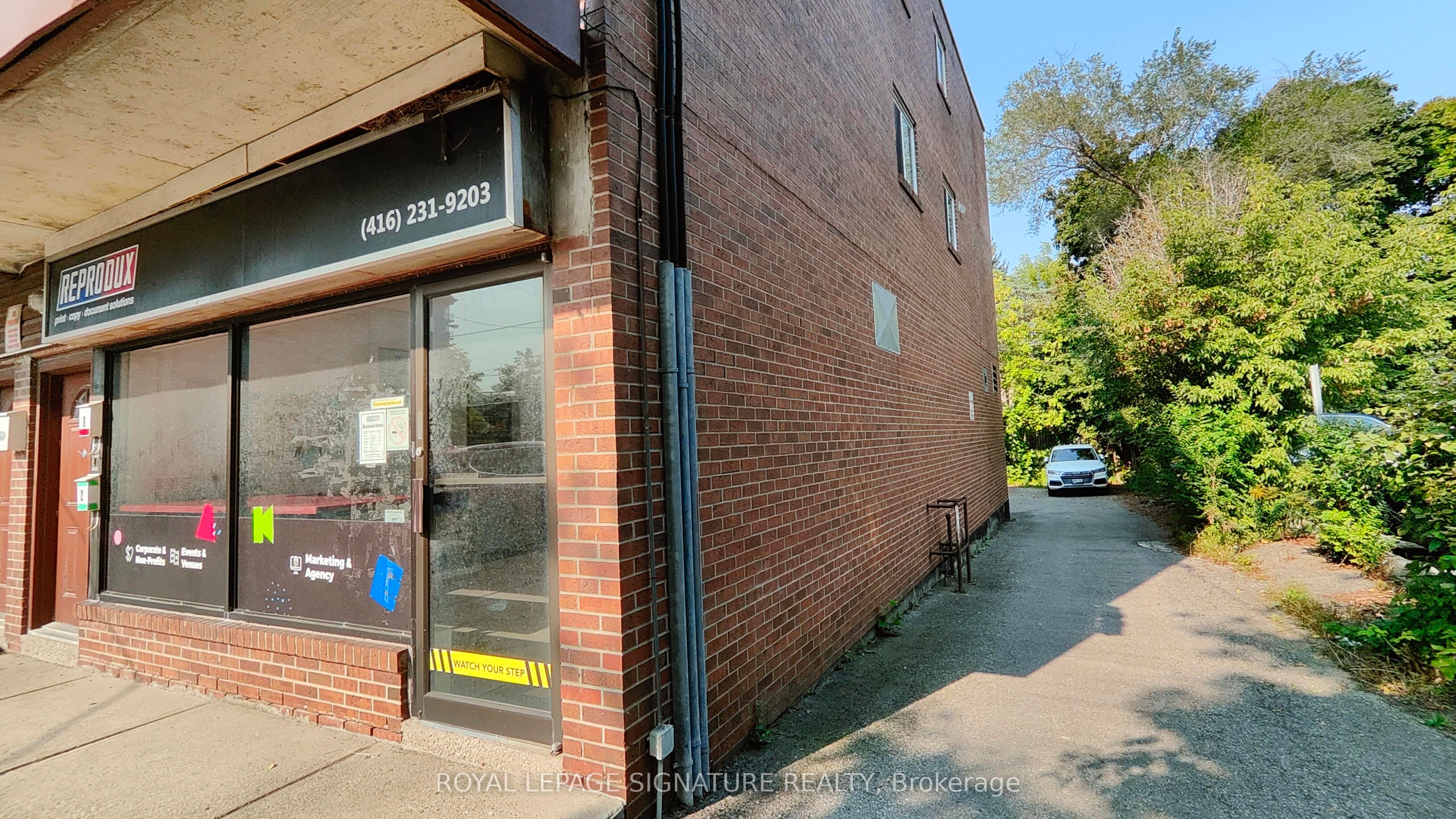 5050 Dundas Street Property Photo 4