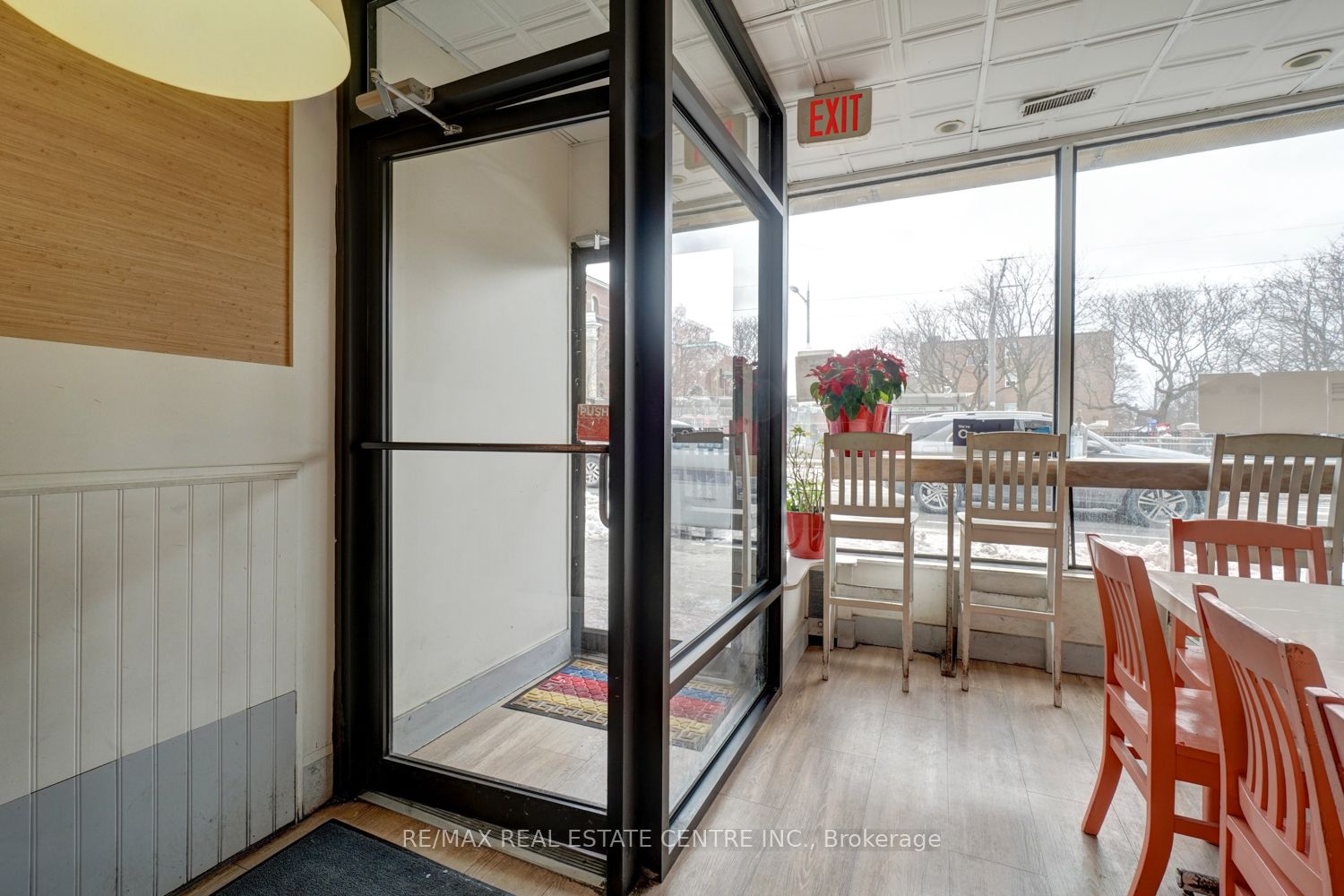 1127 St Clair Avenue Property Photo 7