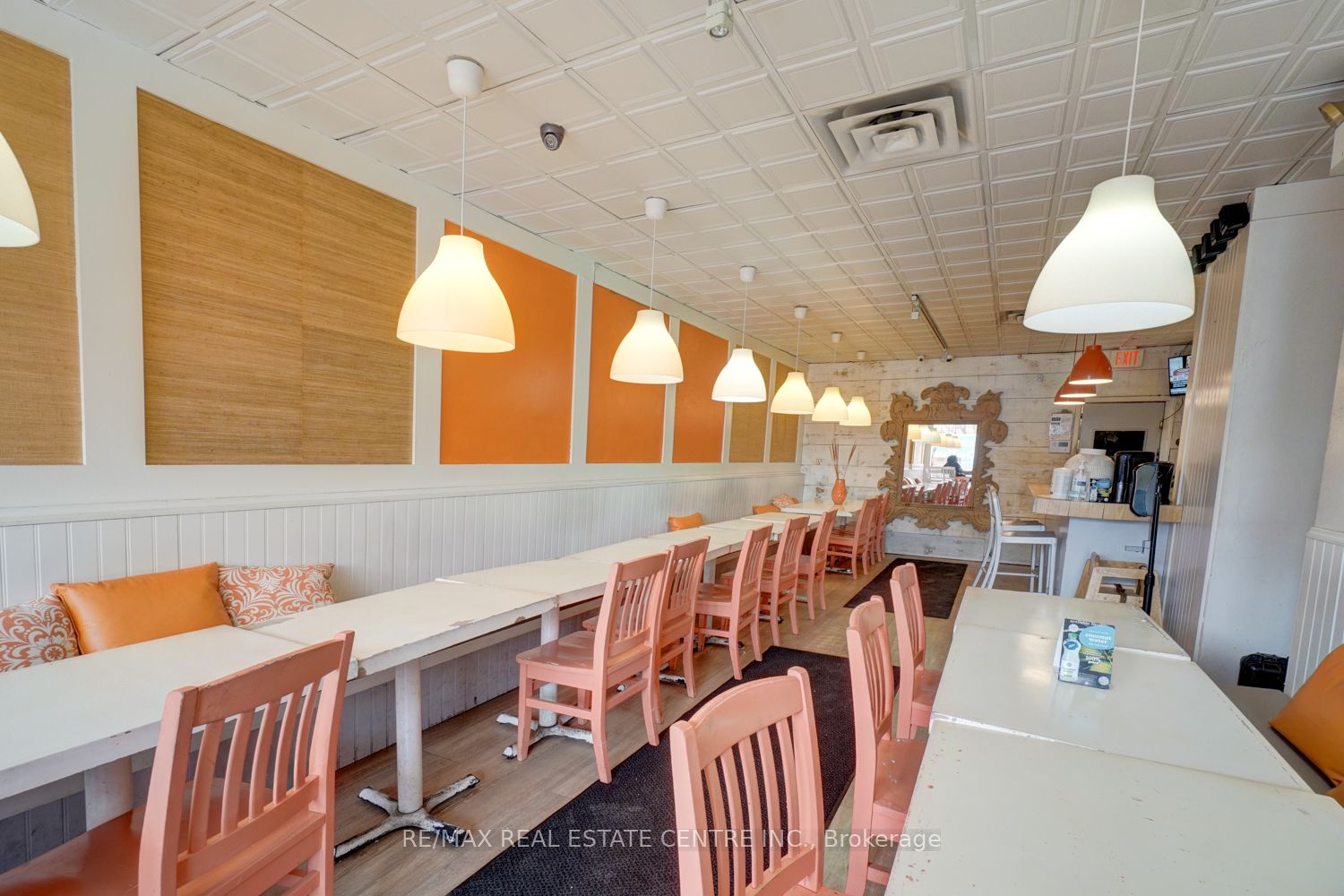 1127 St Clair Avenue Property Photo 12