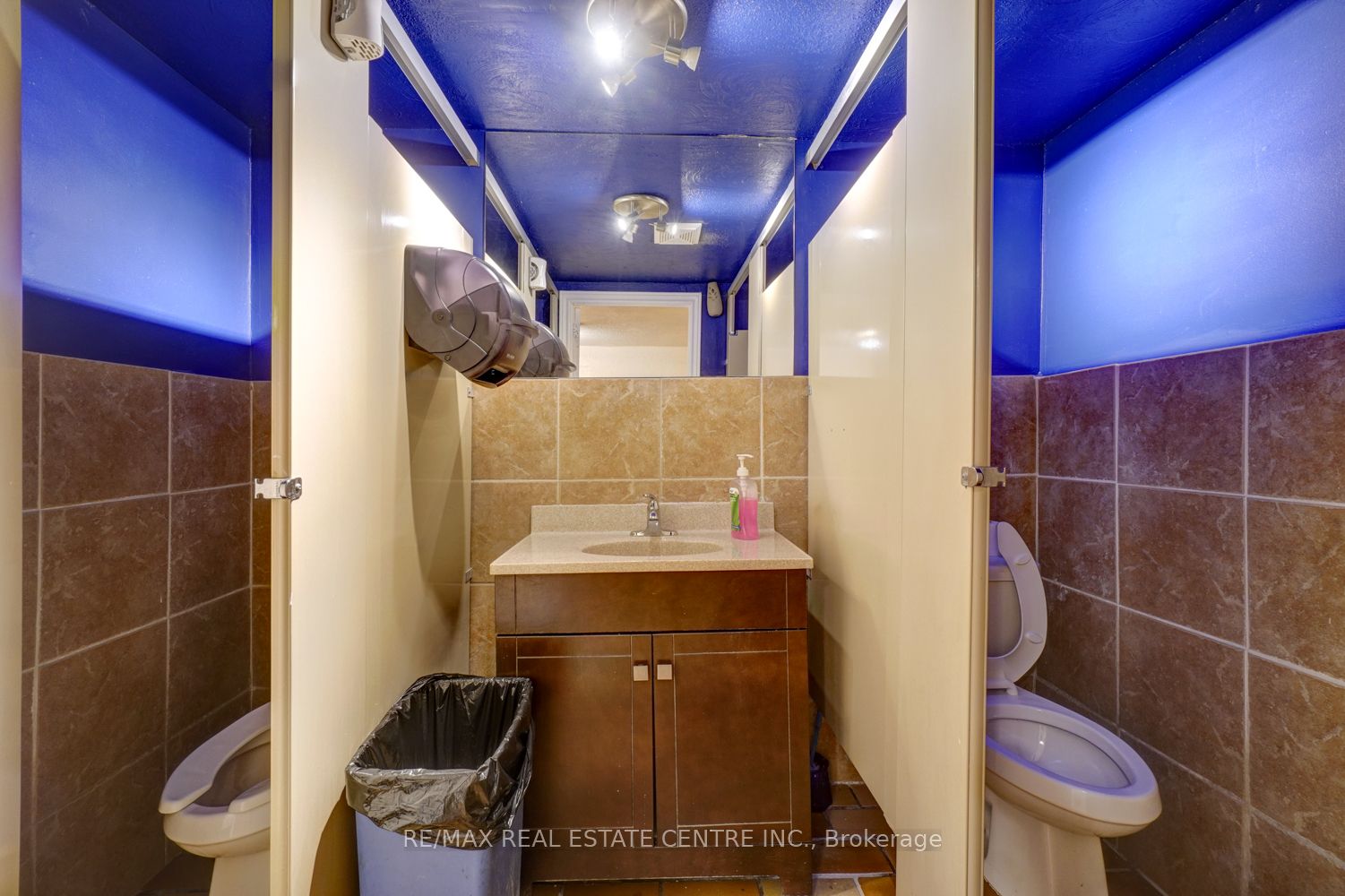 1127 St Clair Avenue Property Photo 19