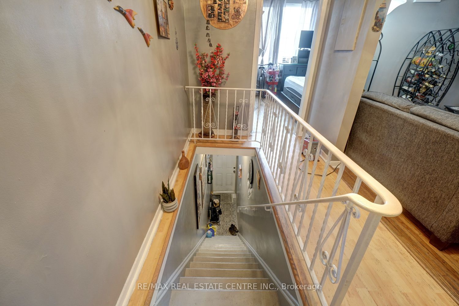 1127 St Clair Avenue Property Photo 21