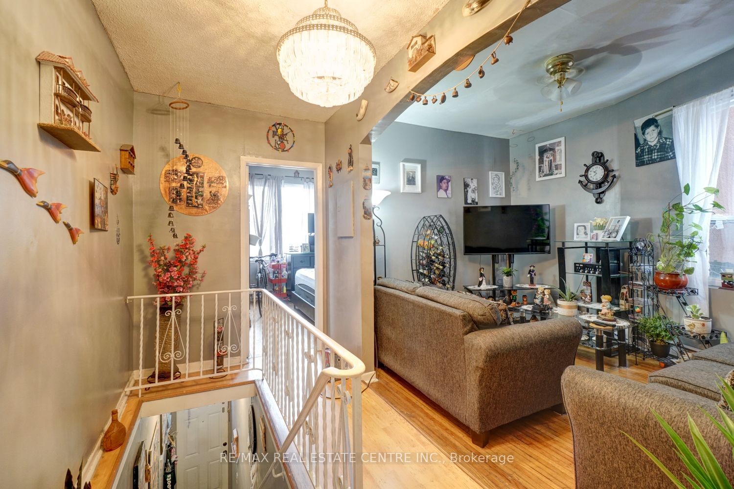 1127 St Clair Avenue Property Photo 22