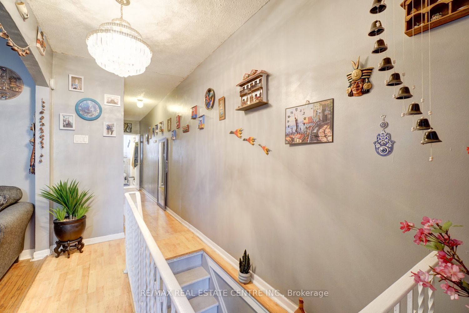 1127 St Clair Avenue Property Photo 23