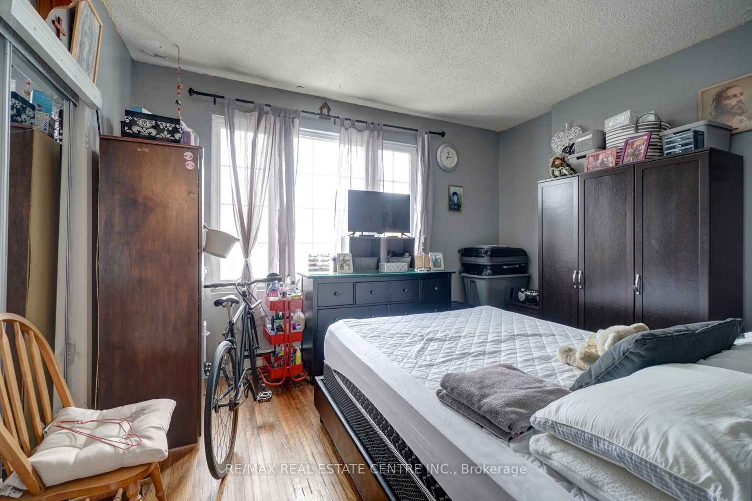 1127 St Clair Avenue Property Photo 27