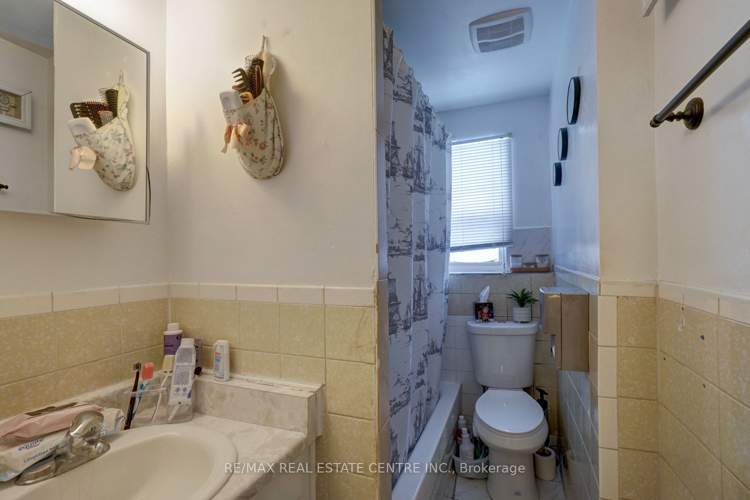 1127 St Clair Avenue Property Photo 31