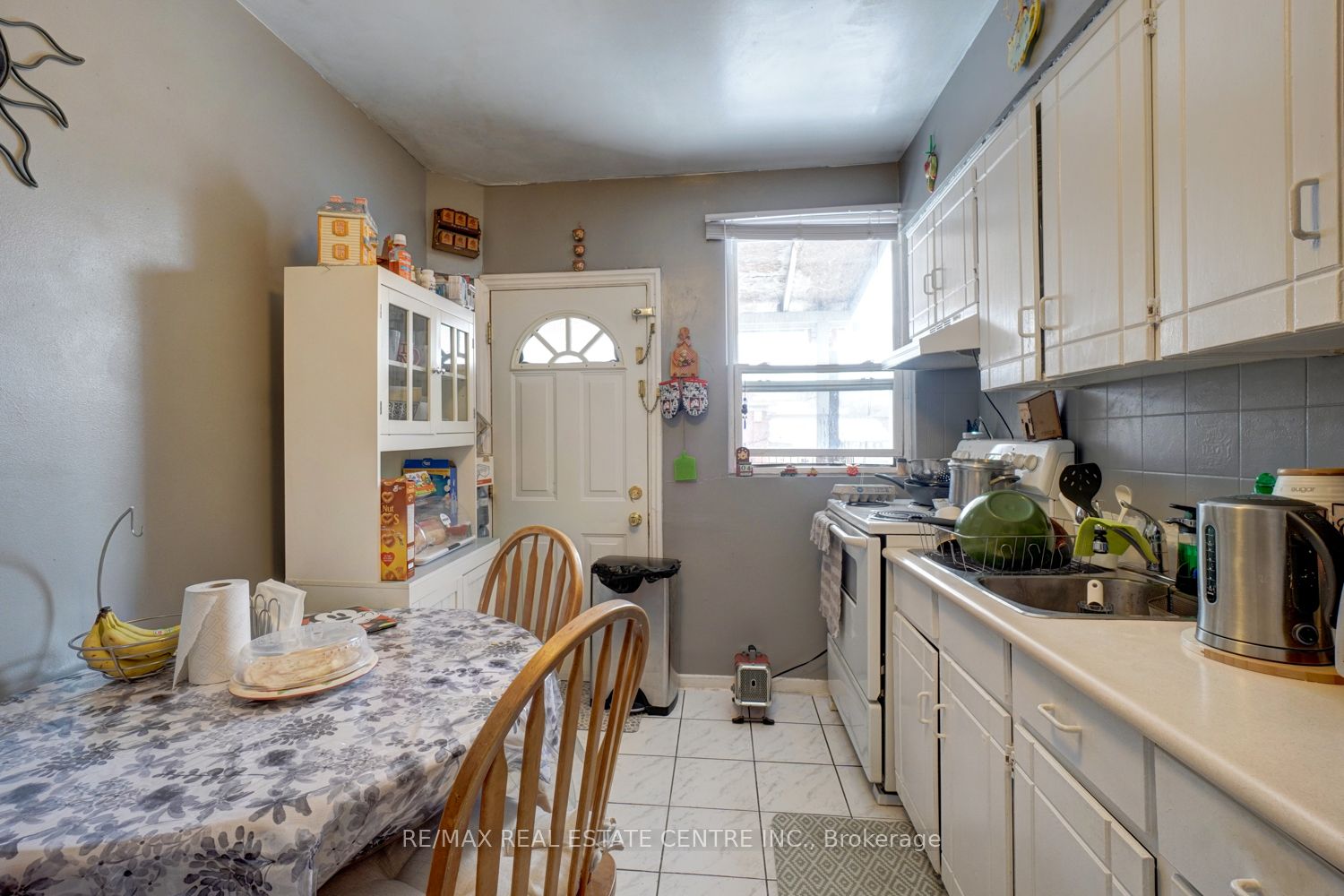 1127 St Clair Avenue Property Photo 33