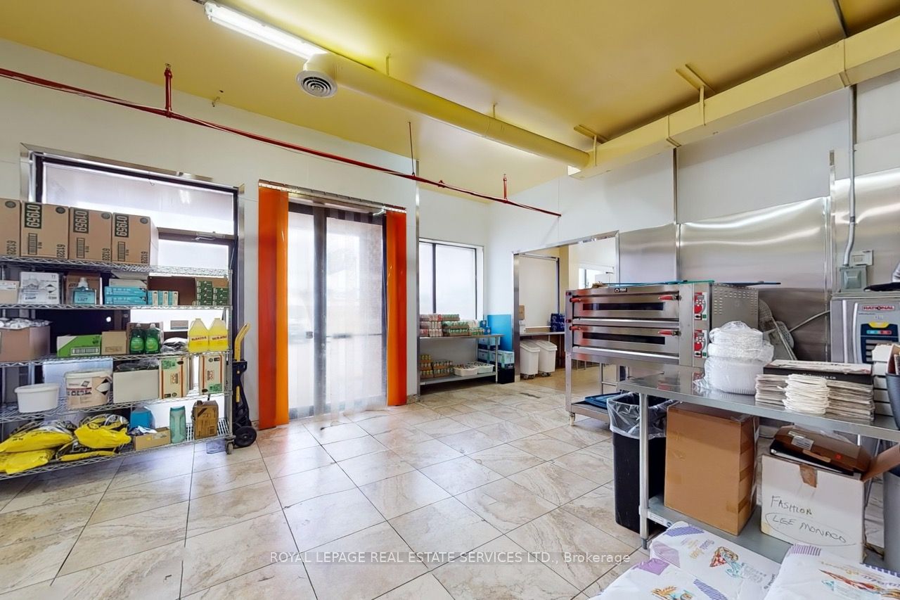 557 Dixon Road Property Photo 4