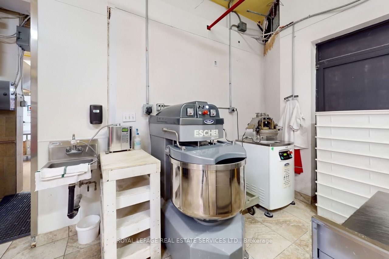 557 Dixon Road Property Photo 12
