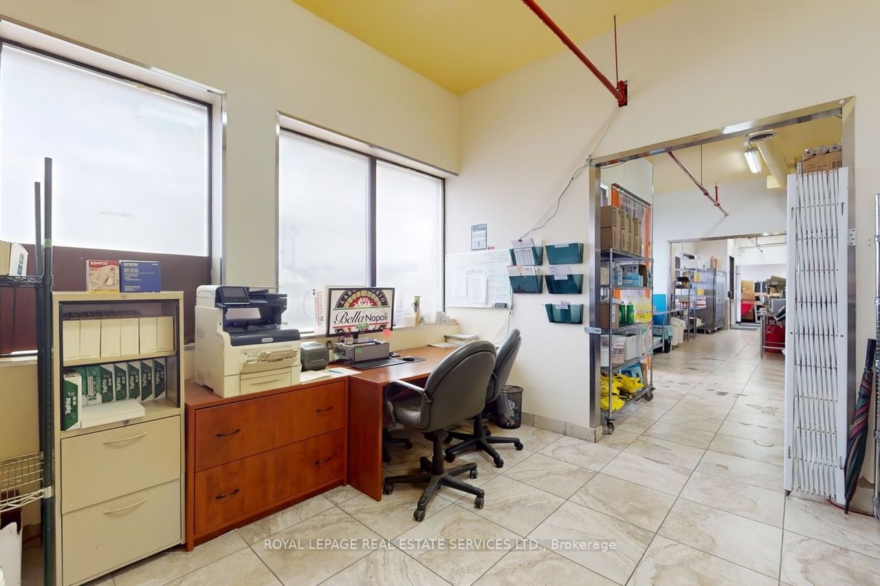 557 Dixon Road Property Photo 15