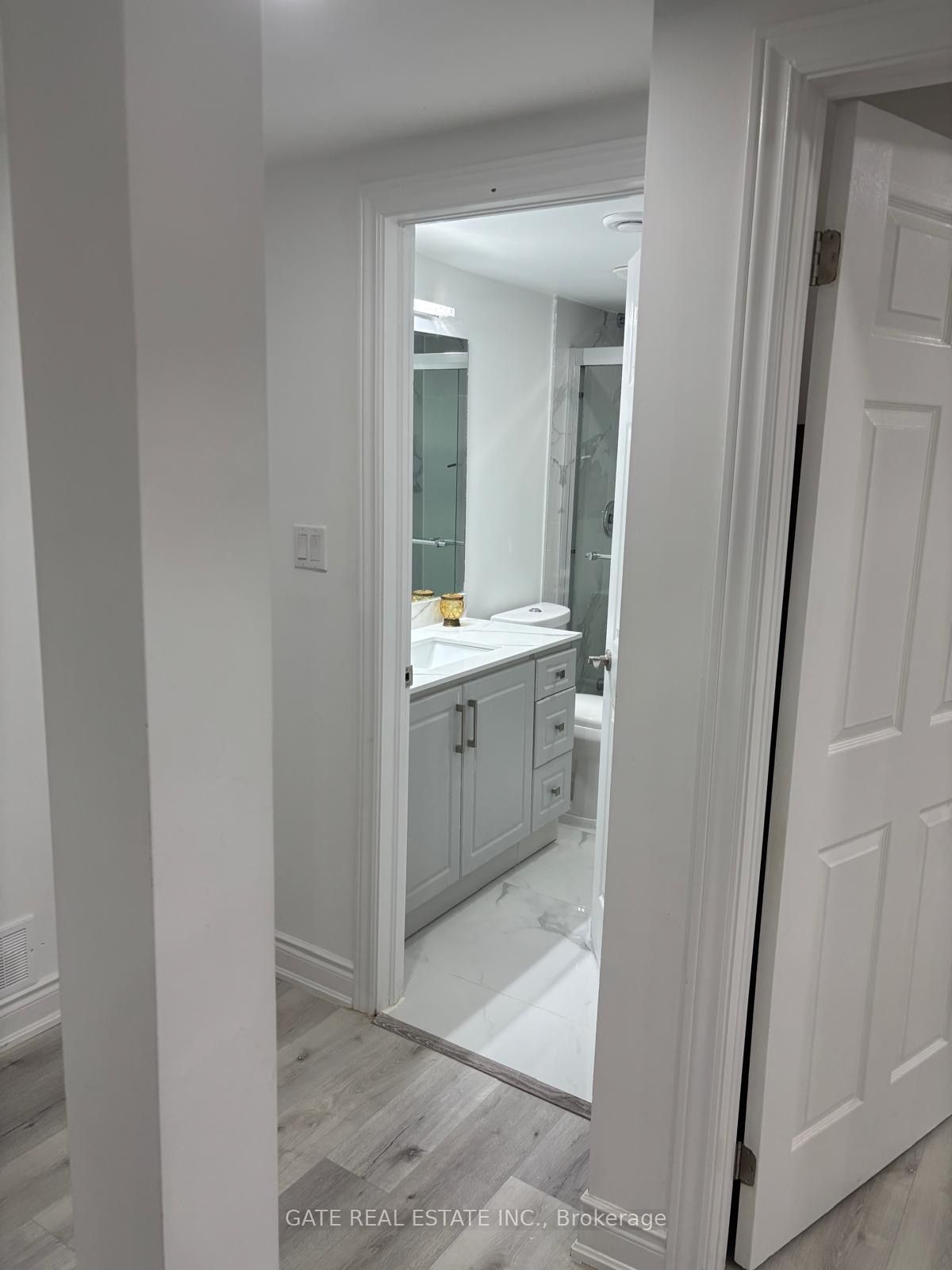 5321 Durie Road Legal Basement Sep Entran Property Photo 4