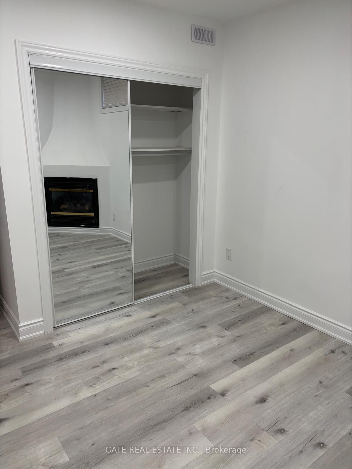 5321 Durie Road Legal Basement Sep Entran Property Photo 6