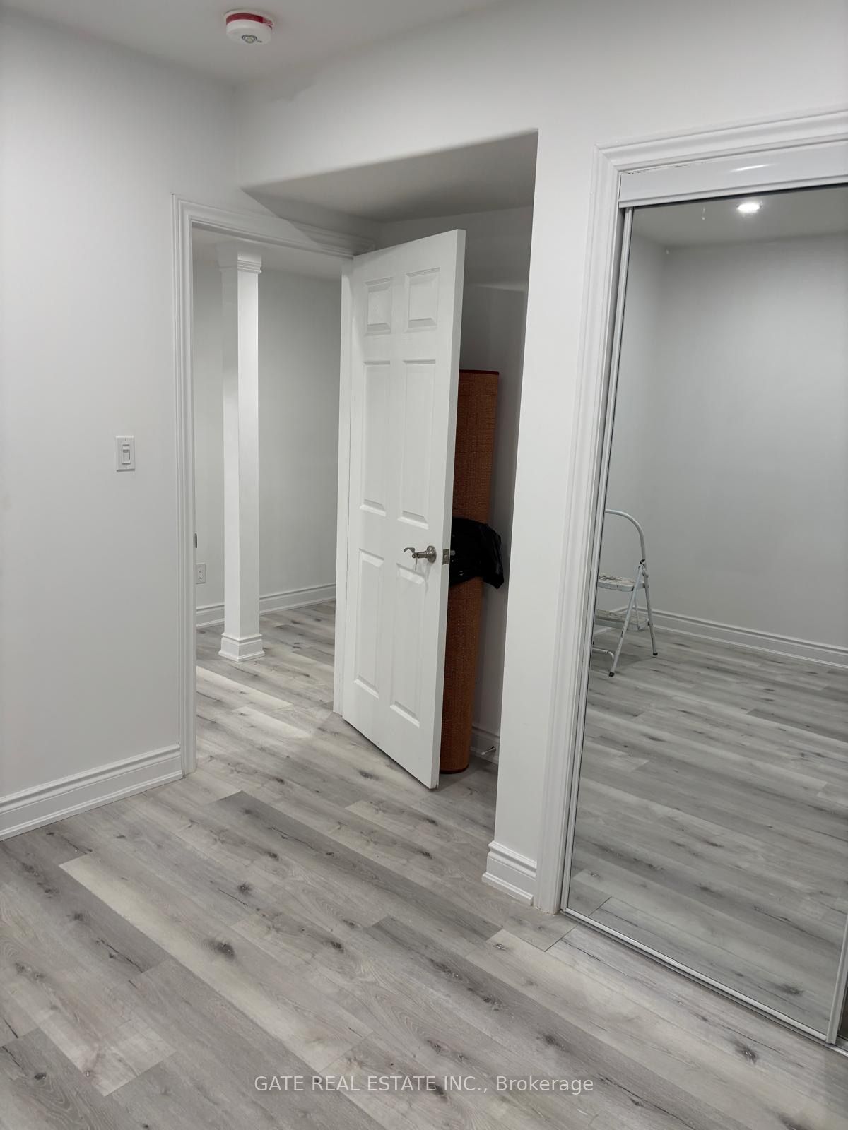 5321 Durie Road Legal Basement Sep Entran Property Photo 7