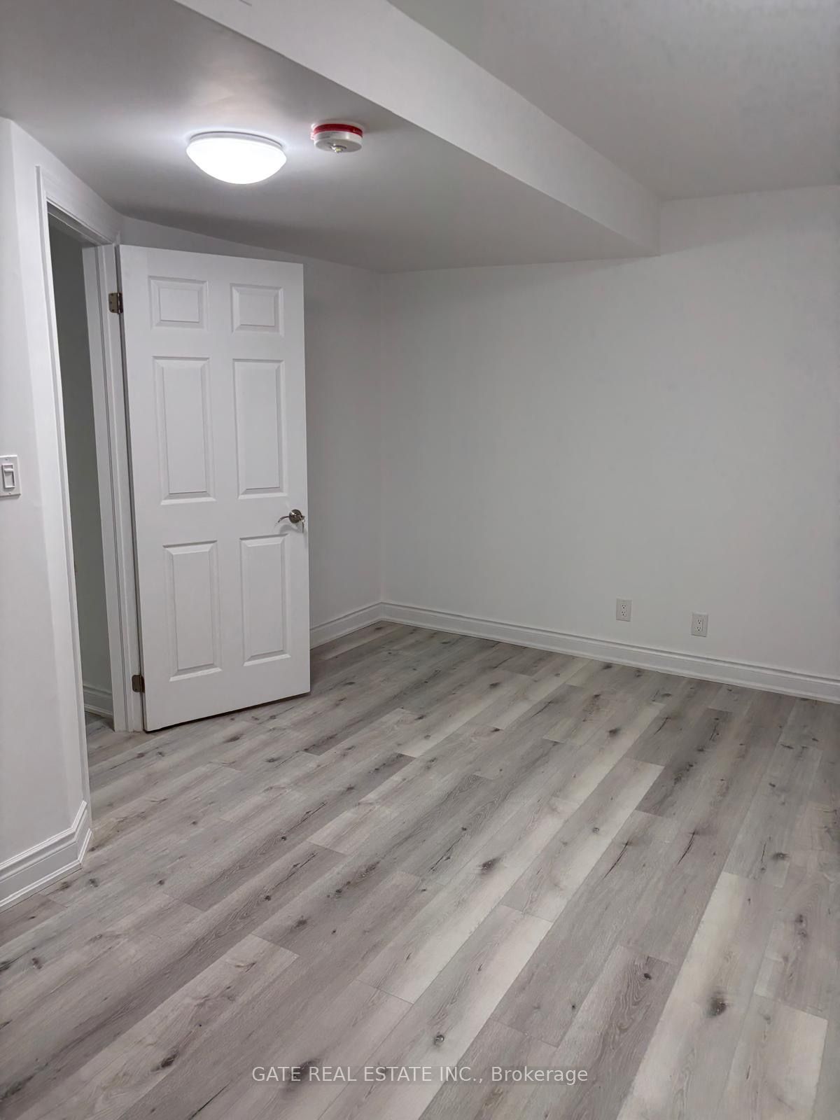 5321 Durie Road Legal Basement Sep Entran Property Photo 9