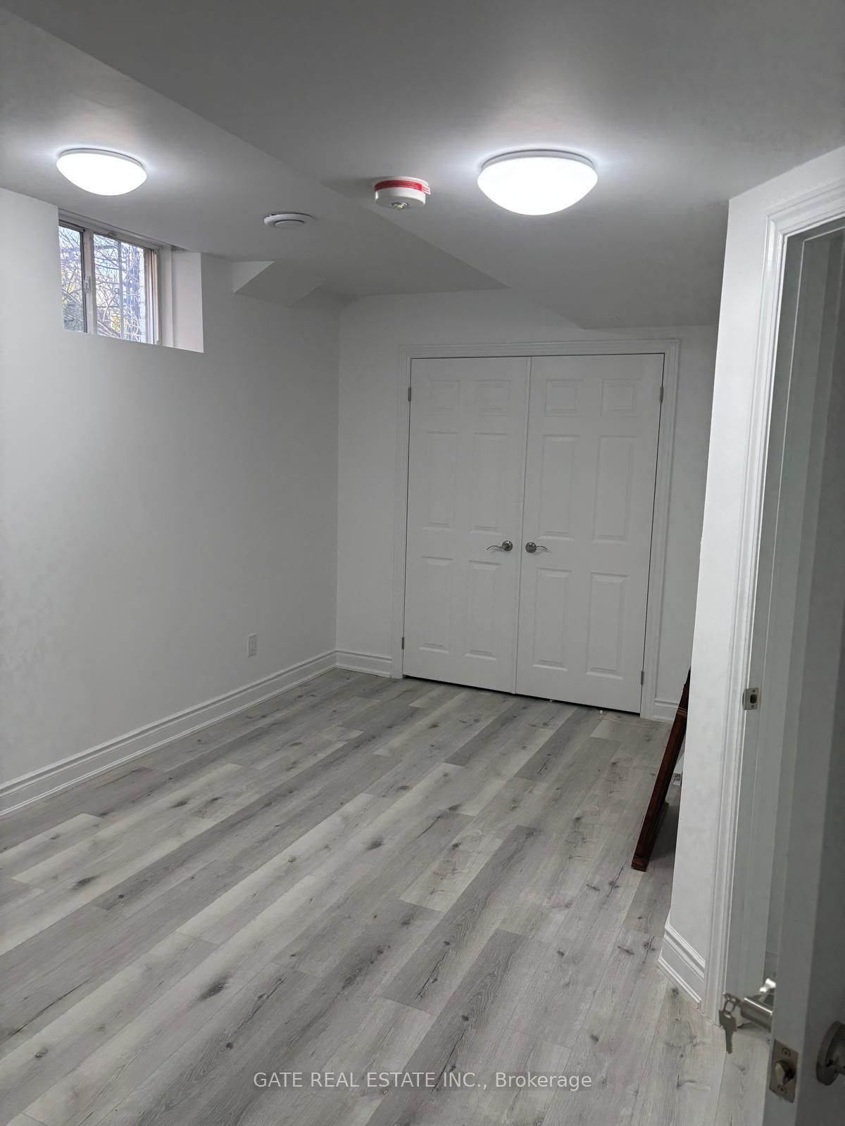 5321 Durie Road Legal Basement Sep Entran Property Photo 11