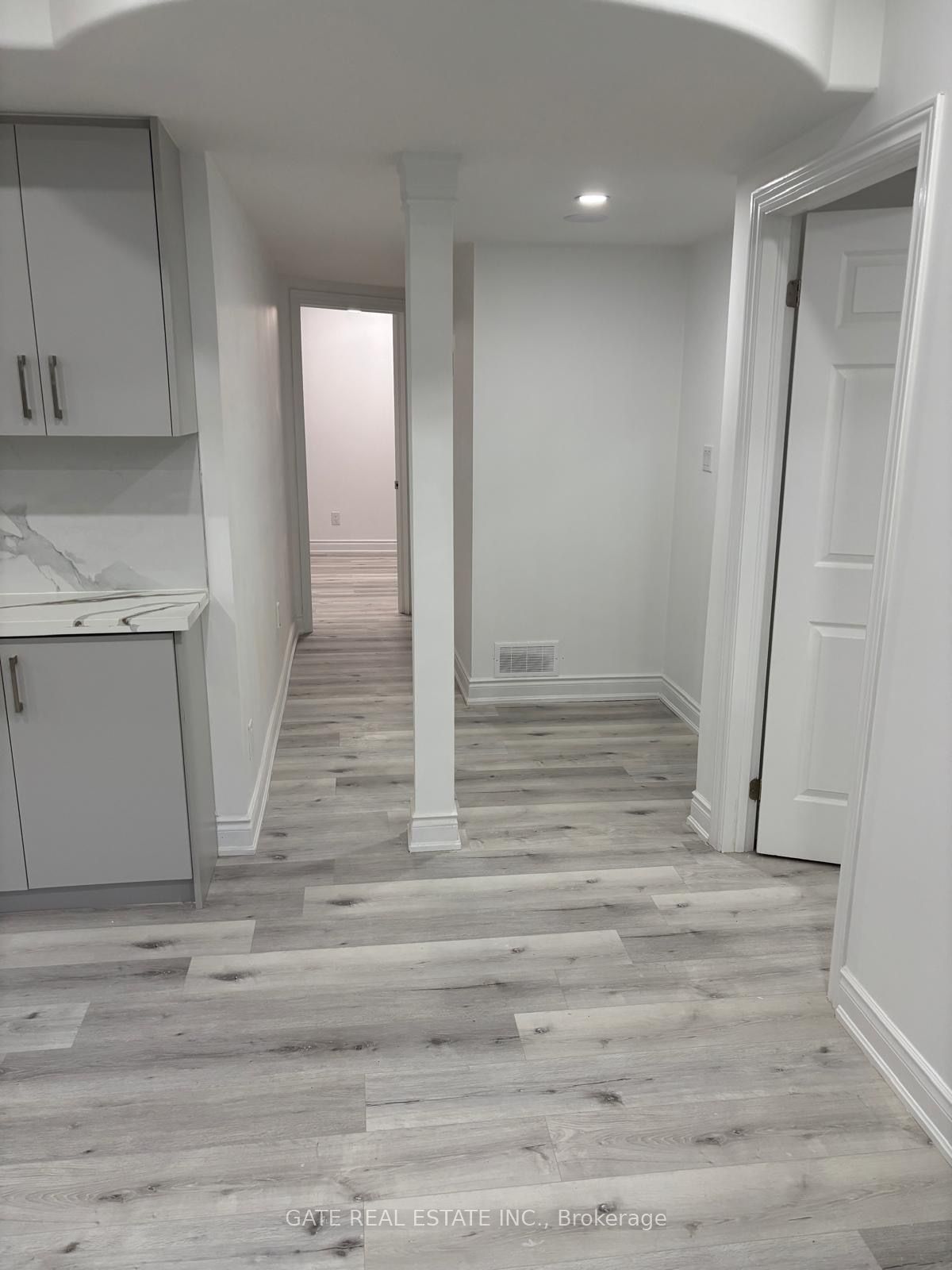 5321 Durie Road Legal Basement Sep Entran Property Photo 13