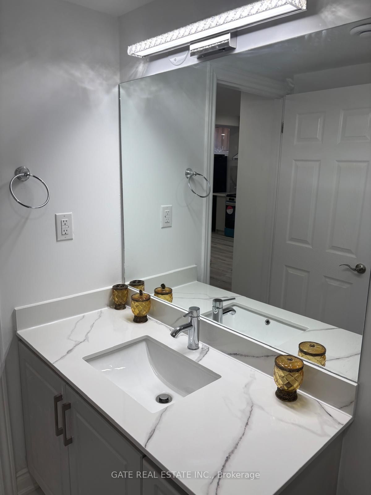 5321 Durie Road Legal Basement Sep Entran Property Photo 14