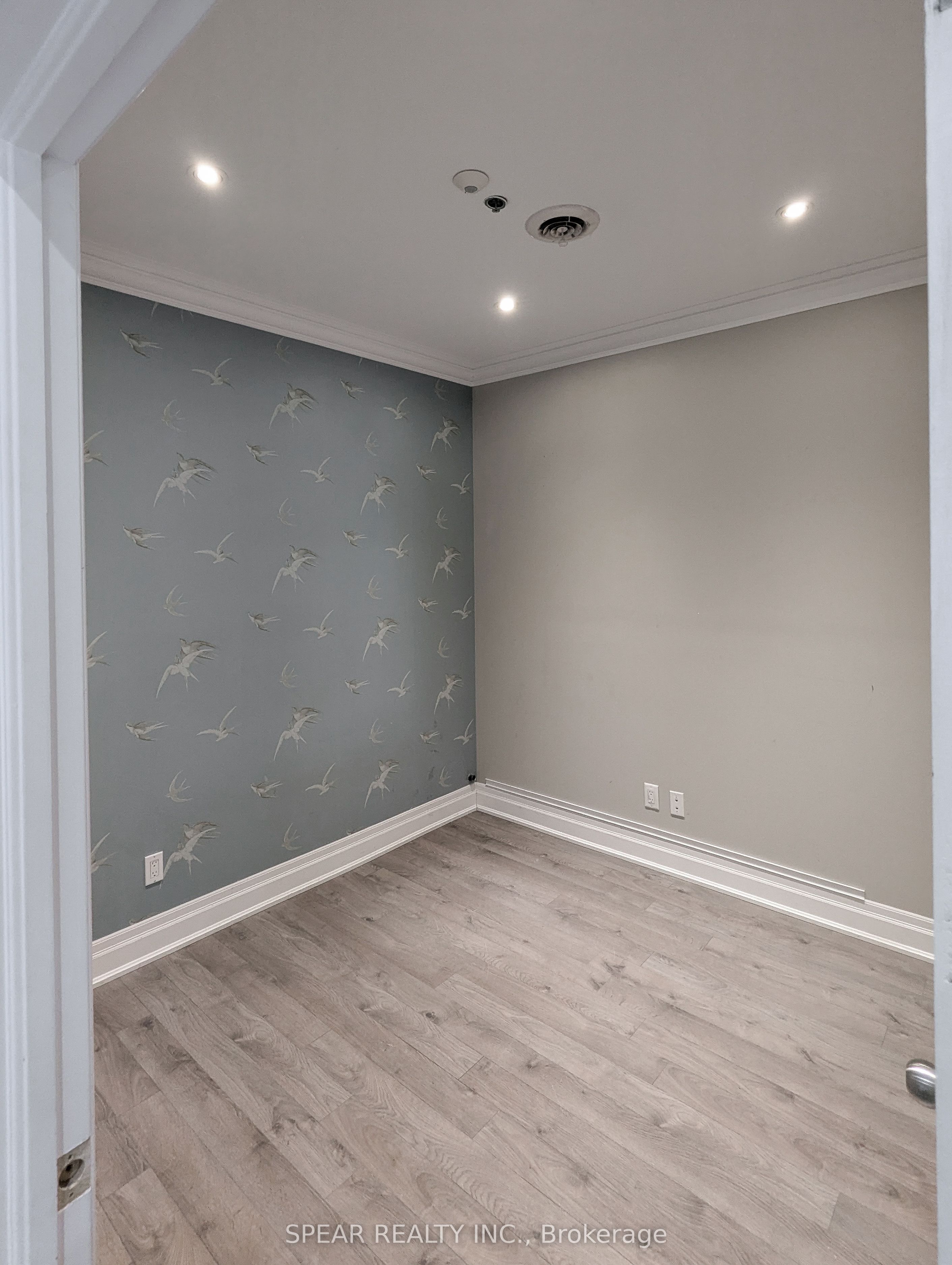 #21 - 1 Whitehorse Road Property Photo 6