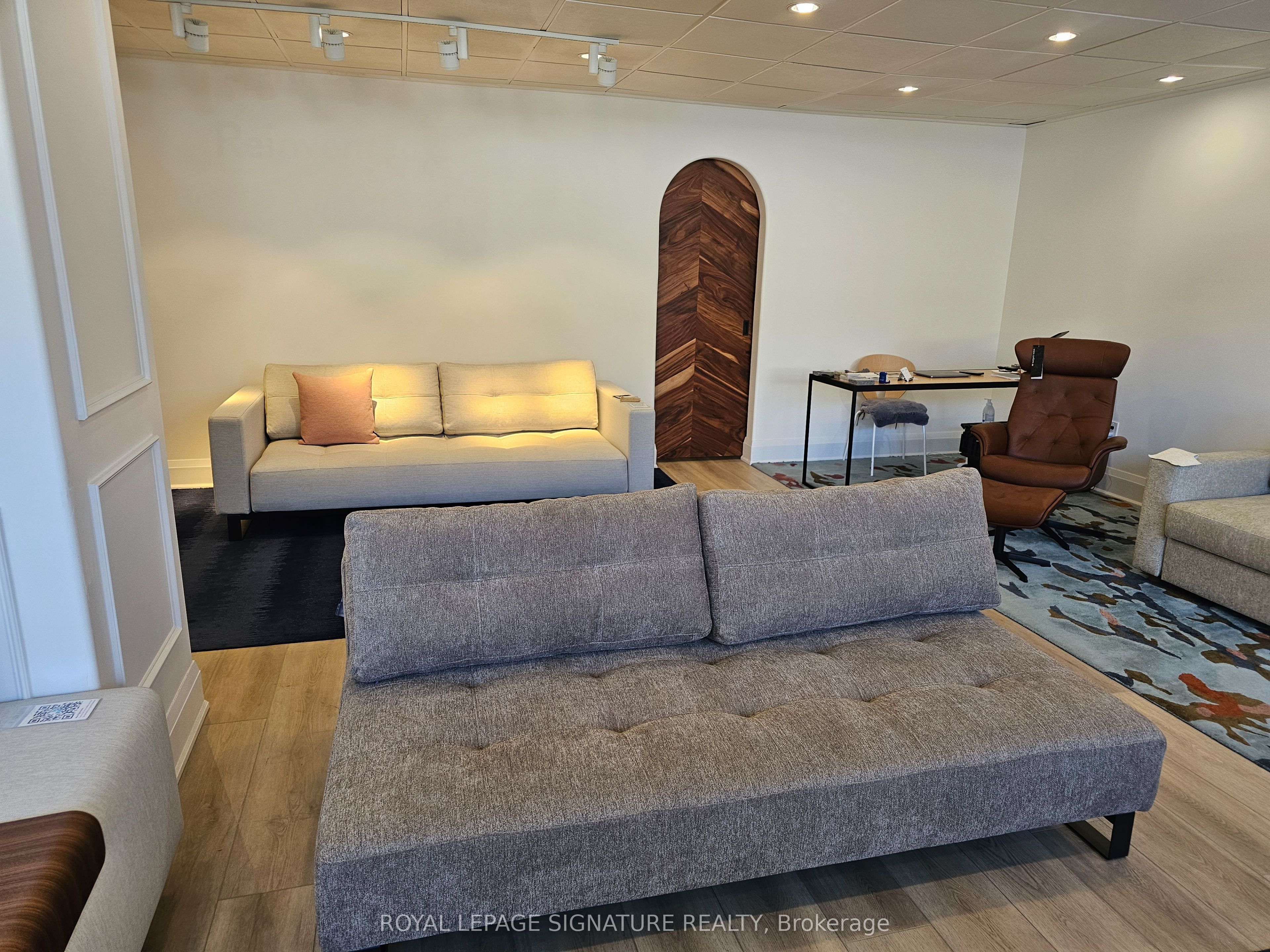 #suite A - 2373 Bloor Street Property Photo 10