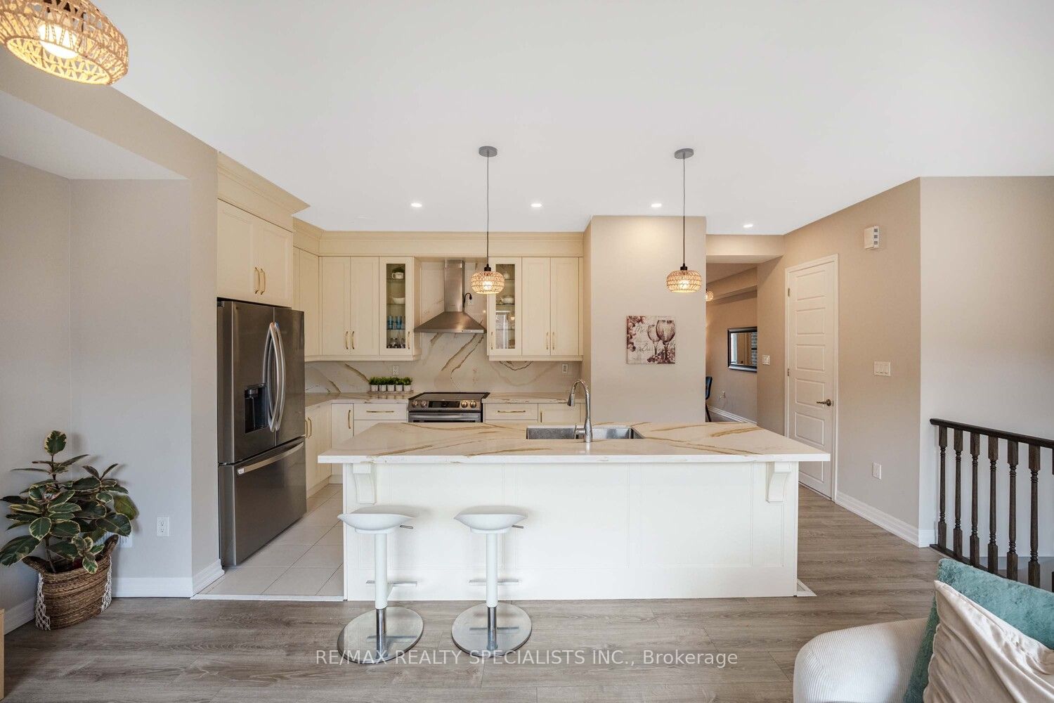 128 Burnhamthorpe Road Property Photo 7