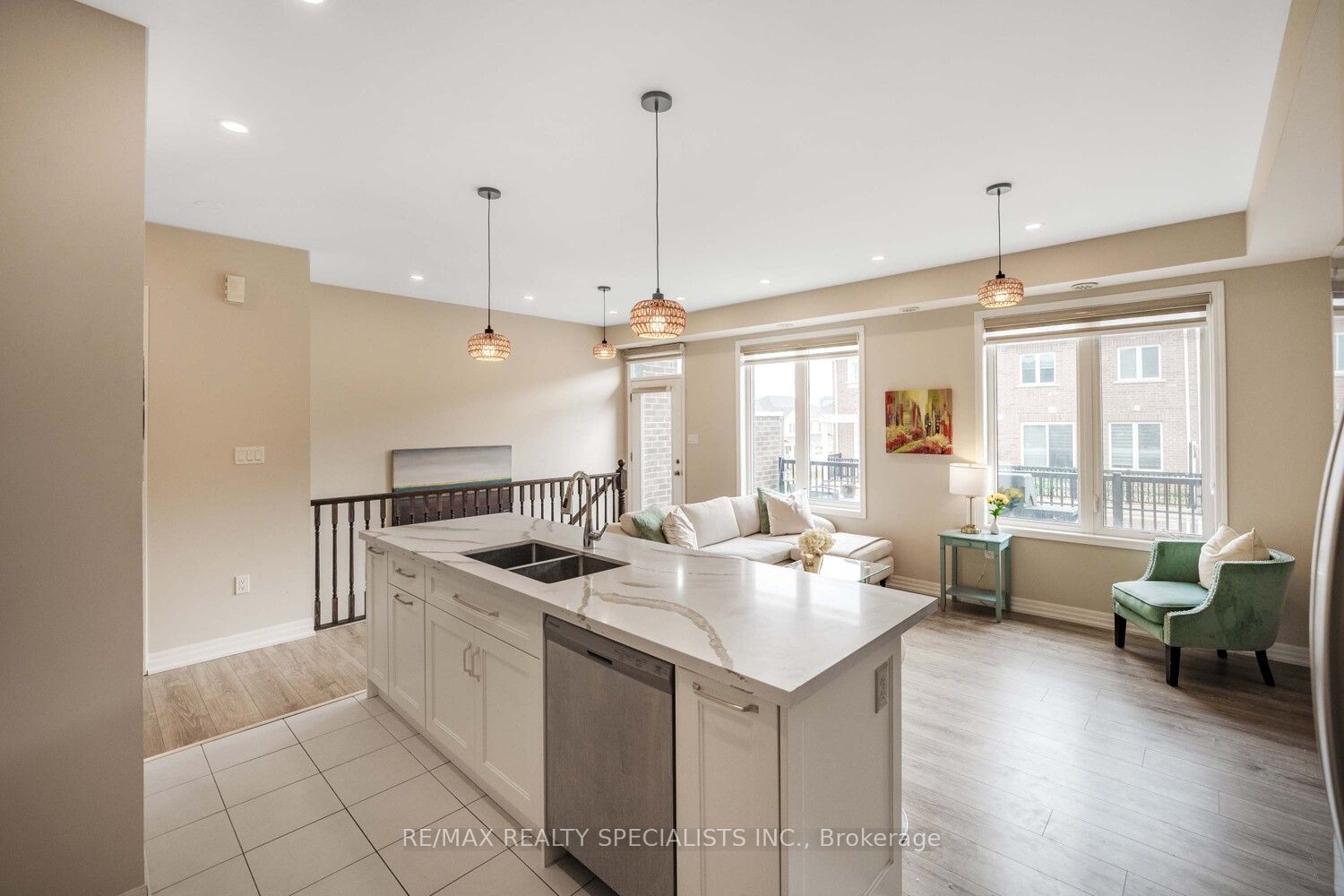 128 Burnhamthorpe Road Property Photo 8