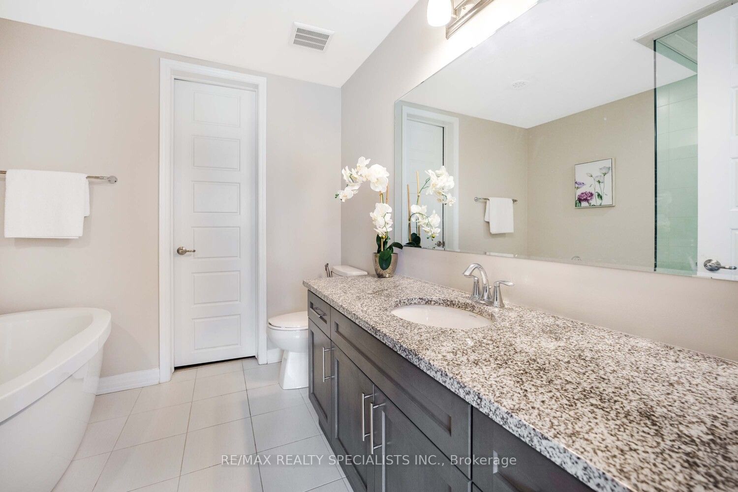 128 Burnhamthorpe Road Property Photo 22
