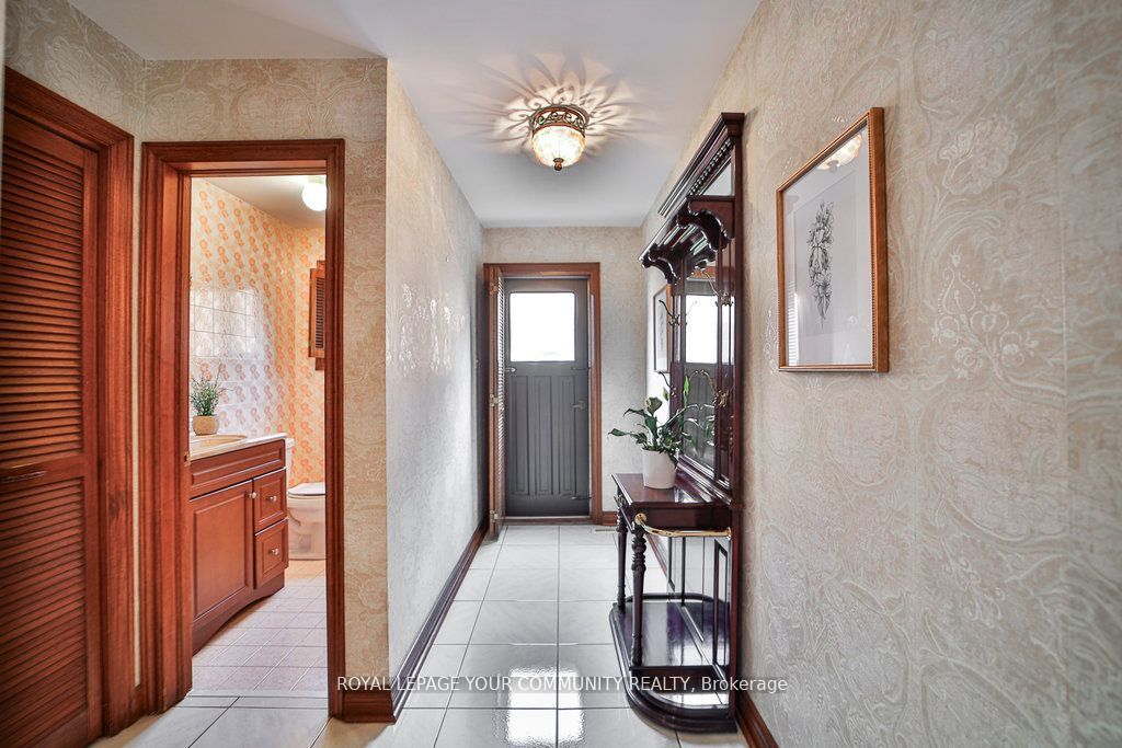 21 Disan Court Property Photo 13