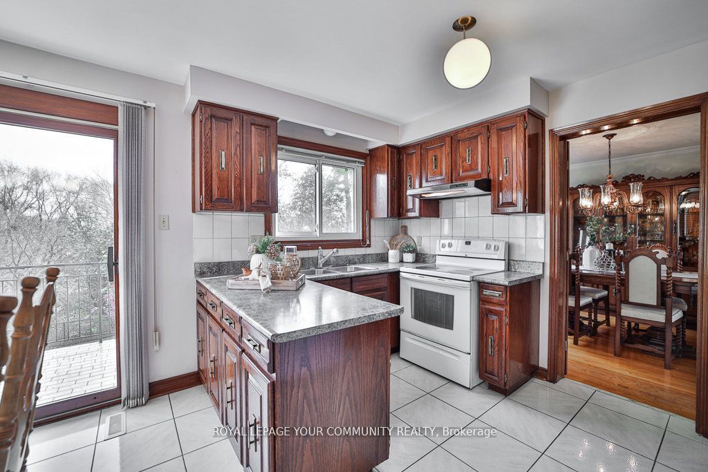 21 Disan Court Property Photo 20