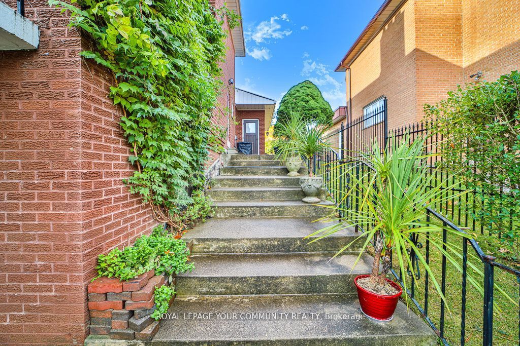 21 Disan Court Property Photo 39