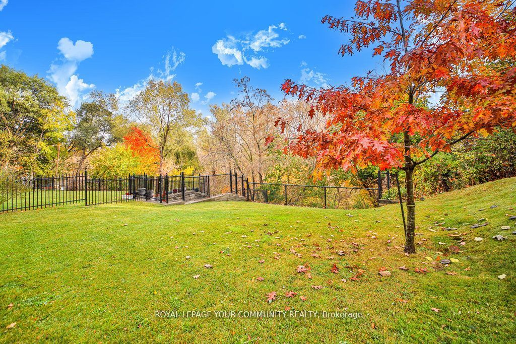 21 Disan Court Property Photo 41