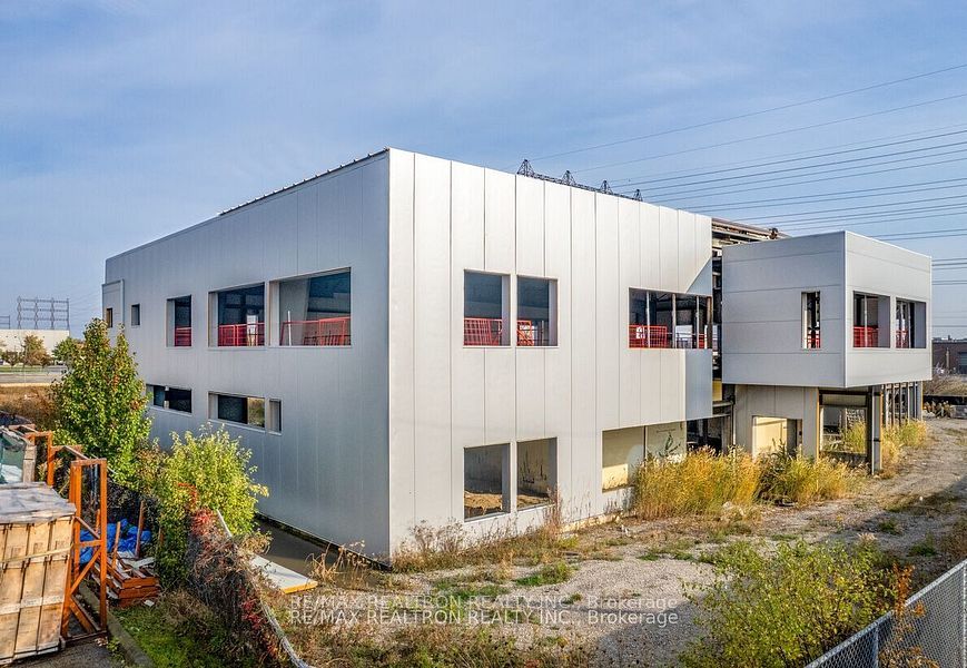 10 Vice Regent Boulevard Property Photo 1