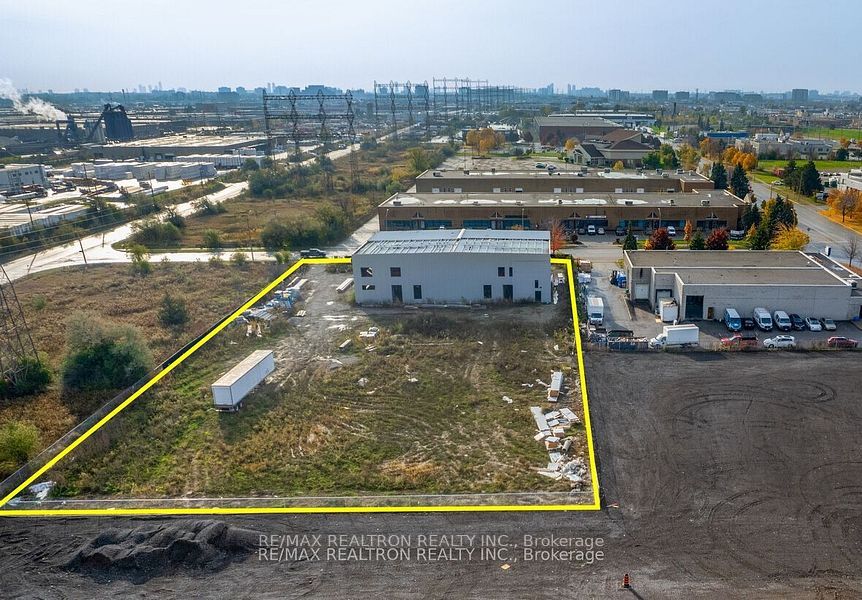 10 Vice Regent Boulevard Property Photo 2
