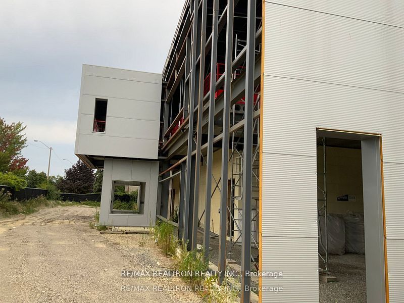 10 Vice Regent Boulevard Property Photo 16