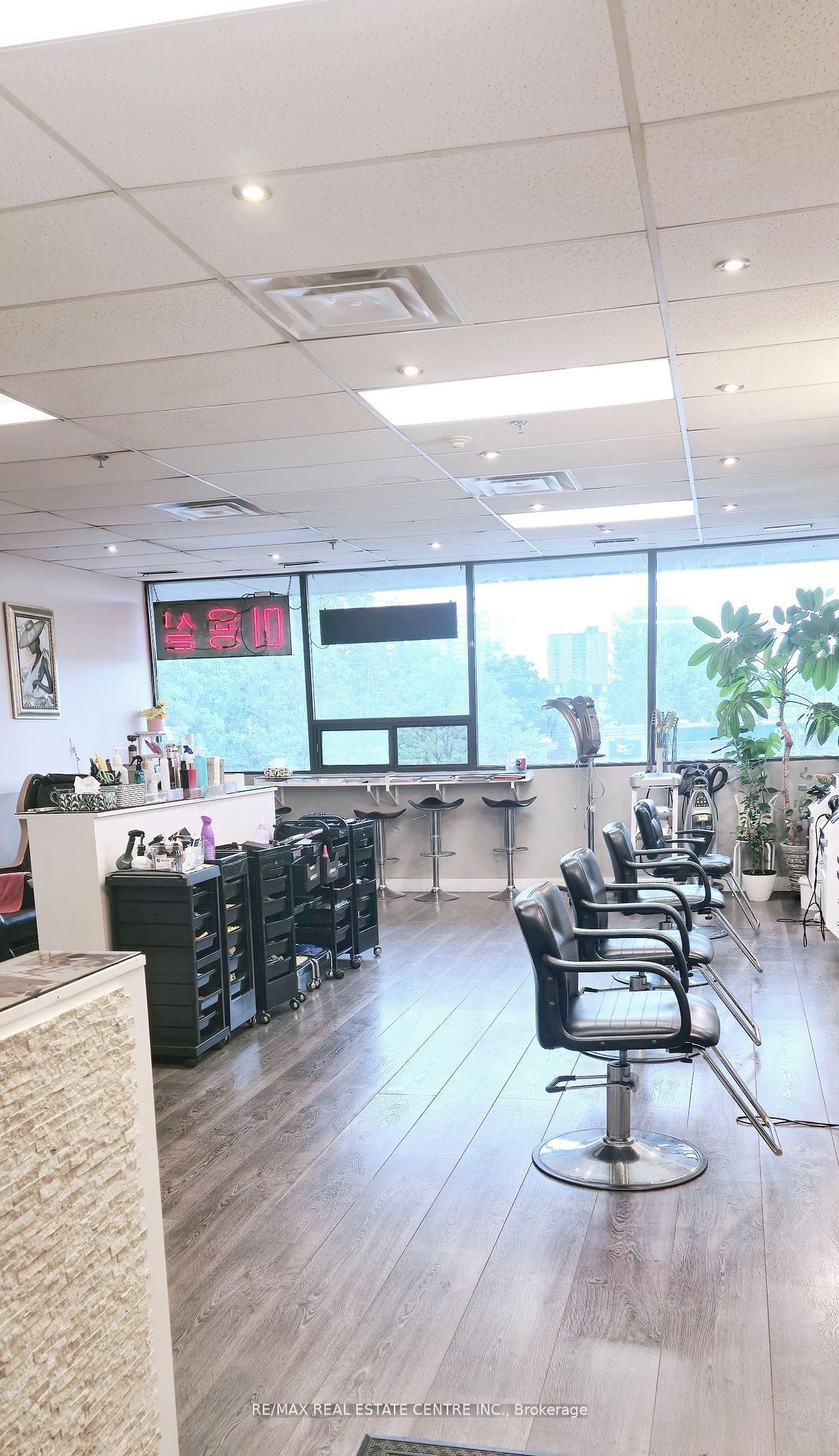 #206 - 333 Dundas Street Property Photo 3