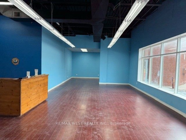 #2 - 256 Queen Street Property Photo 3