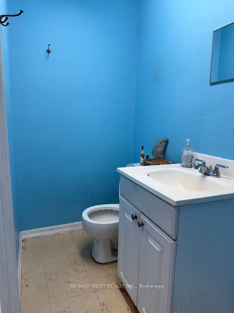 #2 - 256 Queen Street Property Photo 8