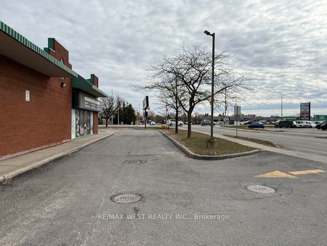#2 - 256 Queen Street Property Photo 9