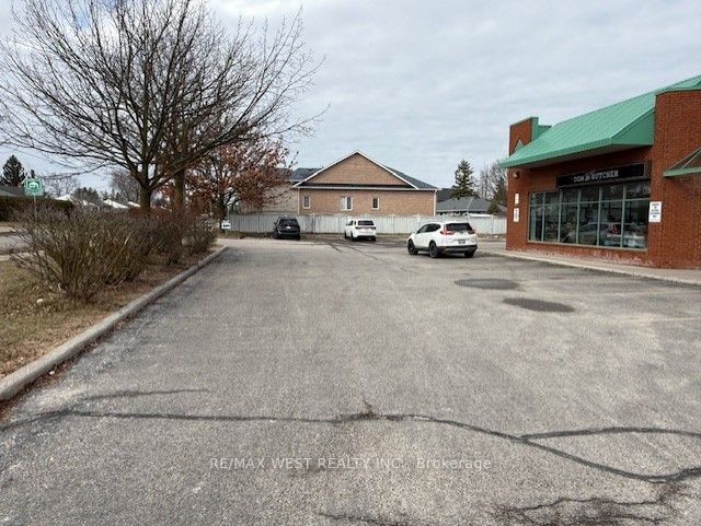 #2 - 256 Queen Street Property Photo 10