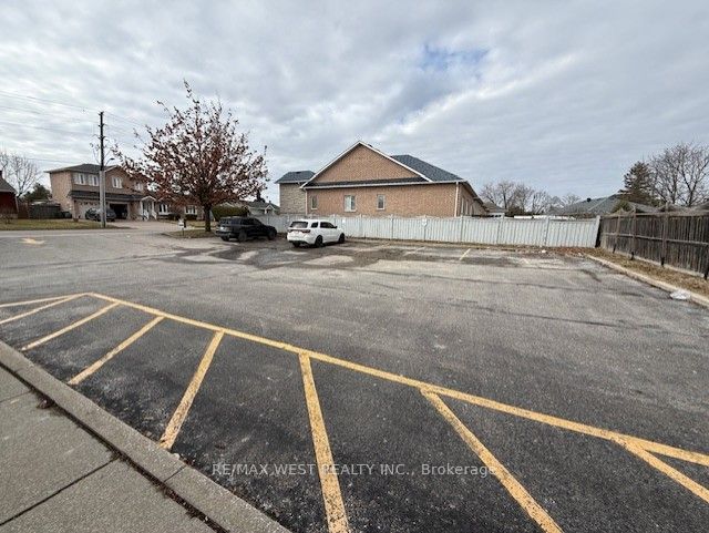 #2 - 256 Queen Street Property Photo 11