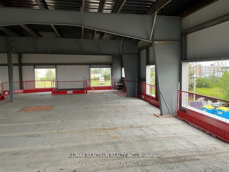10 Vice Regent Boulevard Property Photo 17
