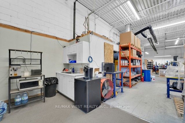 640 Hardwick Rd Property Photo 6